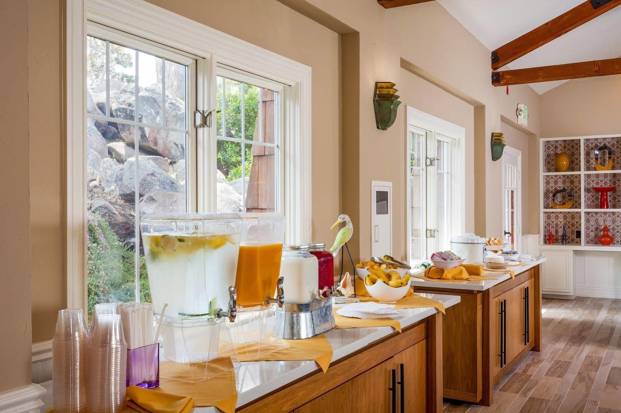 Lighthouse Lodge & Cottages Пасифик Гроув Екстериор снимка