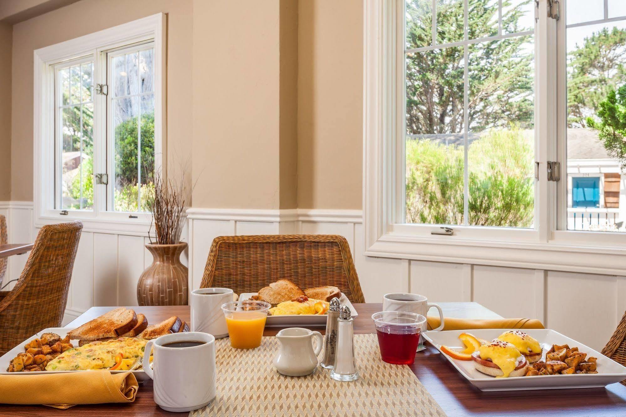 Lighthouse Lodge & Cottages Пасифик Гроув Екстериор снимка